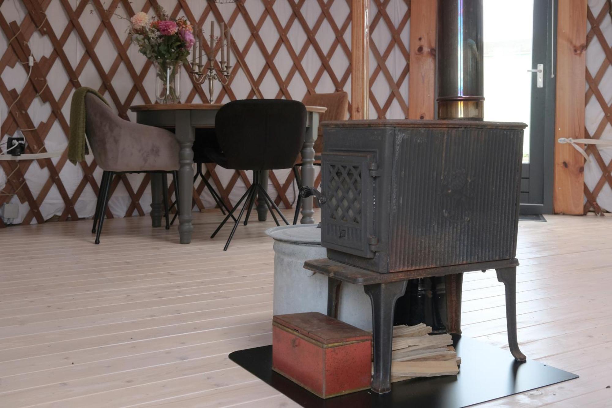 Yurt Klyndobbe Bed & Breakfast Veenwoudsterwal Екстериор снимка